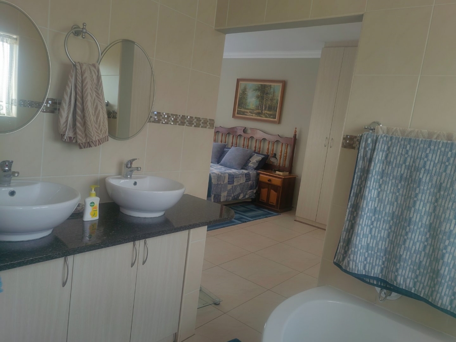 4 Bedroom Property for Sale in Rhodesdene Northern Cape